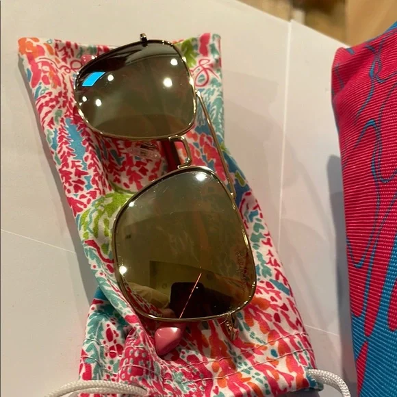 Lilly Pulitzer Bundle includes Vibrant Pink and Blue Tote Bag and Sunglasses - Picture 4 of 9
